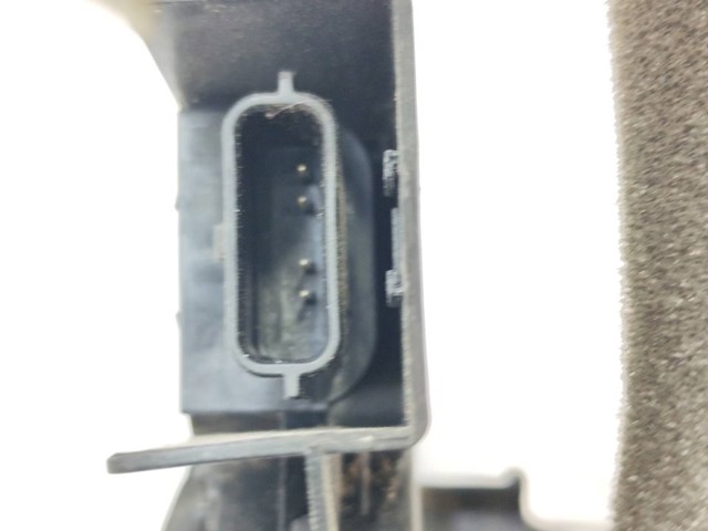 825039922R RENAULT Замок двери задней левой купить в Николаев