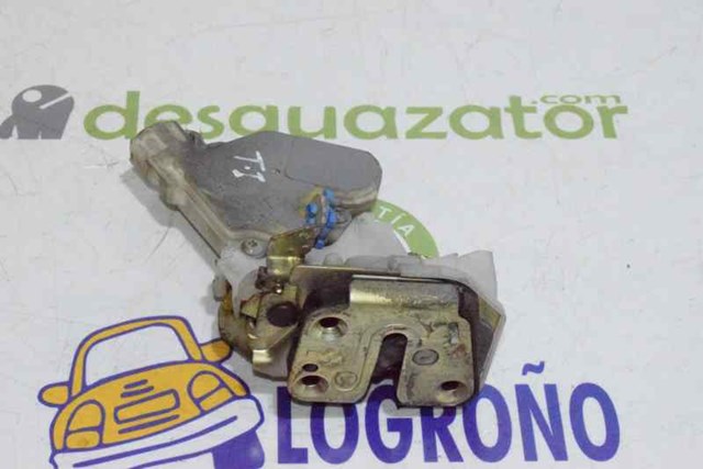 Fecho da porta traseira esquerda 82503AA21A Nissan