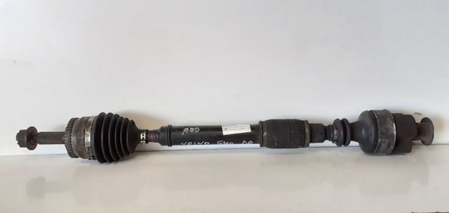 VOLVO 8251532 Полуось (привод) передняя правая в наличии Черновцы
