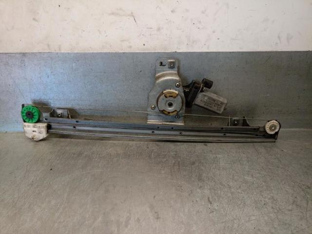Mecanismo de acionamento de vidro da porta traseira direita 827200474R Renault (RVI)