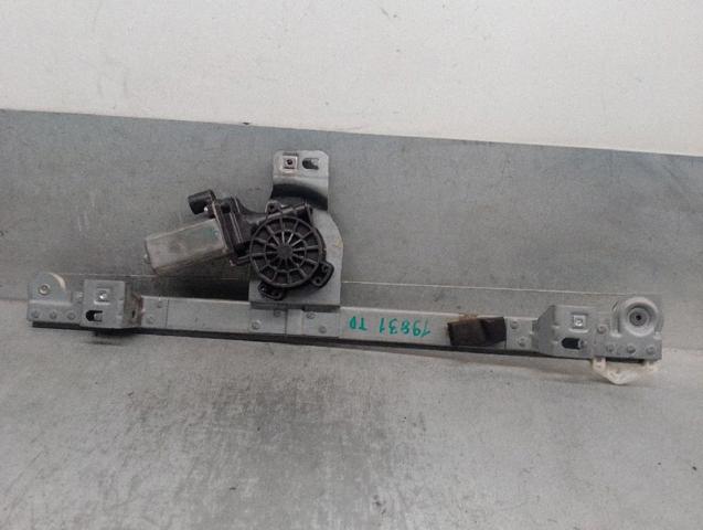 Mecanismo de acionamento de vidro da porta traseira direita 827200474R Renault (RVI)