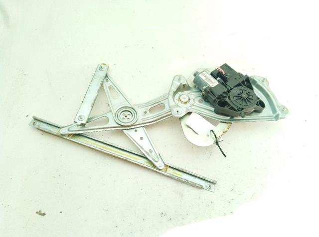 Mecanismo de acionamento de vidro da porta traseira direita 827208148R RENAULT