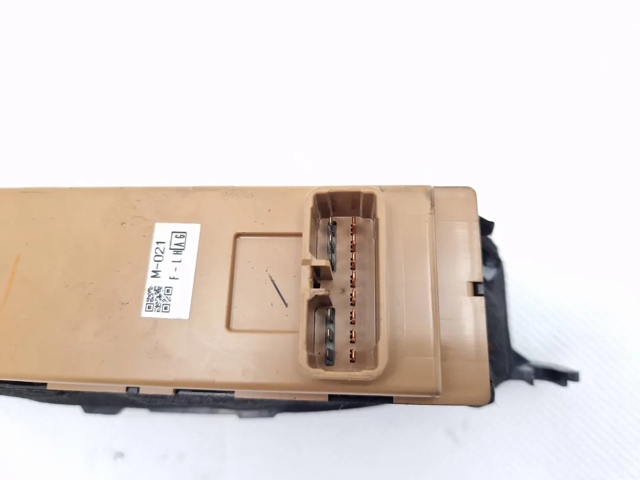 SUBARU 83071AG021 Кнопочный блок управления стеклоподъемником передний левый в наличии Ужгород