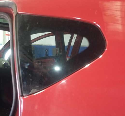 NISSAN 83313JD01A Стекло кузова (багажного отсека) левое в наличии Львов