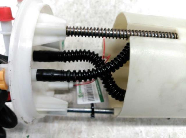 Sensor do nível de combustível no tanque Toyota Avensis 2 T25