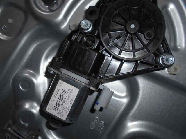 Mecanismo de acionamento de vidro da porta traseira esquerda 834011P010 Hyundai/Kia