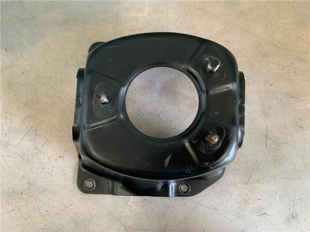 SUZUKI 8396165D00 Кронштейн запасного колеса в наличии Украина