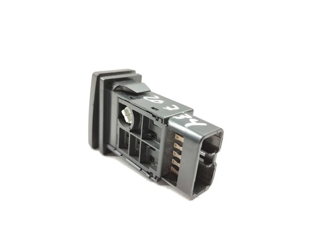 Botão de ativação do sinal de emergência Toyota Avensis 2 T25