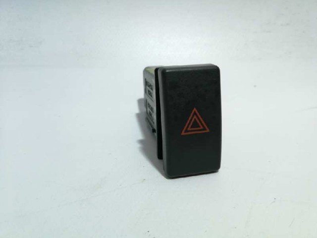 Botão de ativação do sinal de emergência Toyota Avensis 2 T25