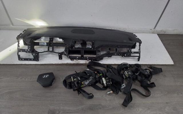 HYUNDAI 84710D7AA0TRY Торпедо в наличии Черновцы