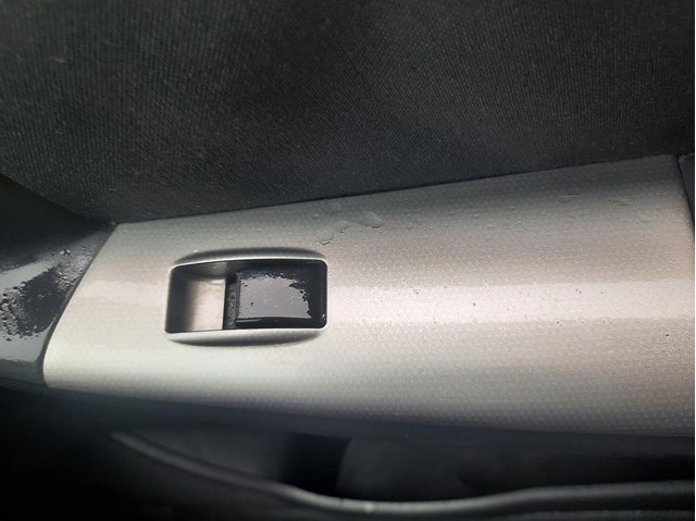 Controle do vidro traseiro esquerdo para Toyota Corolla 2.0 D-4D (cde120r_, cde120l_) 1CDFTV 8481002041