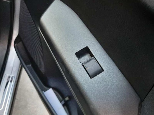Controle do vidro traseiro direito para Toyota Yaris 1.5 híbrido (nhp130_) 1NZFXE 848100D030