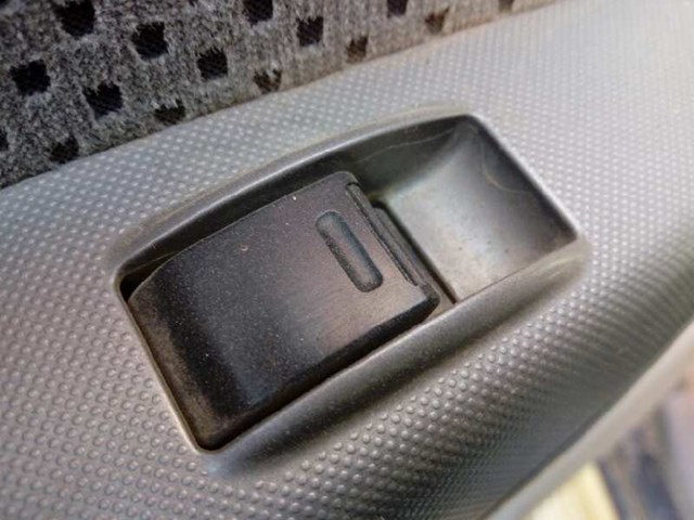 Controle do vidro traseiro esquerdo para Toyota Hilux VII pick-up 3.0 D-4D 4WD (KUN26) 1KDFTV 848100K010