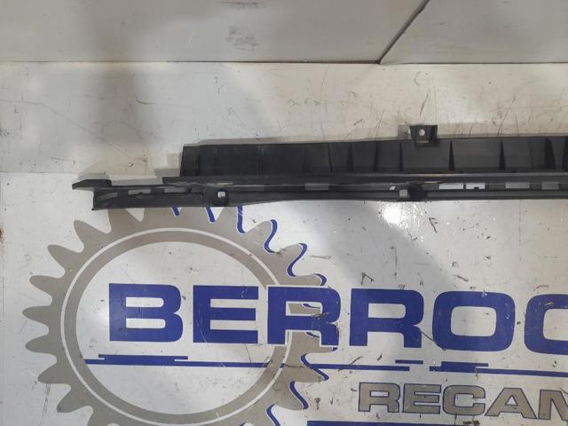850427214R RENAULT Кронштейн бампера заднего центральный купить в Киев