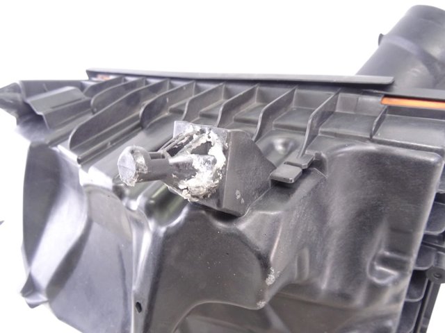 8513916 BMW Корпус воздушного фильтра купить в Николаев