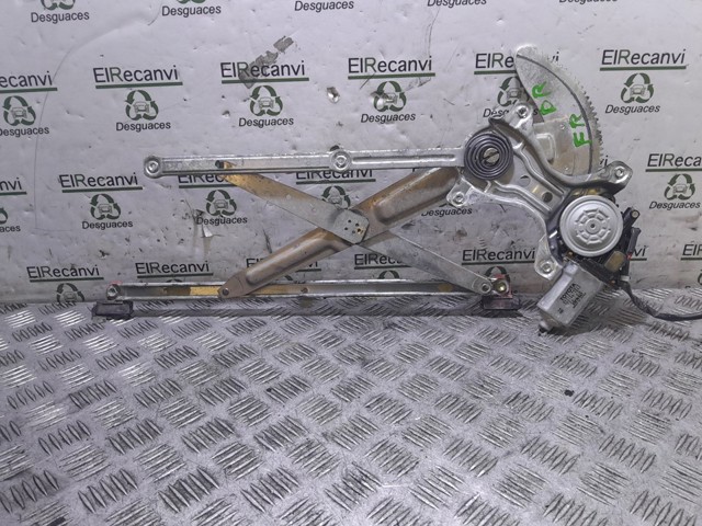 Motor de acionamento de vidro da porta dianteira direita 8571044010 TOYOTA