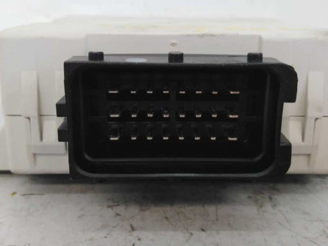 Relê de controlo de limpador pára-brisas Toyota Avensis 2 T25