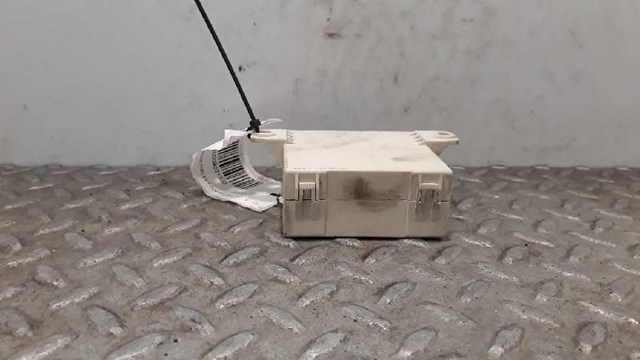 Relê de controlo de limpador pára-brisas Toyota Avensis 2 T25