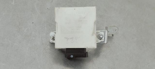 Relê de controlo de limpador pára-brisas Toyota Avensis 2 T25