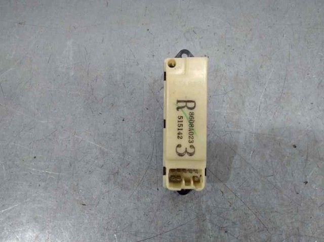 8608A023 MITSUBISHI Кнопка включения мотора стеклоподъемника задняя правая купить в Кривой Рог