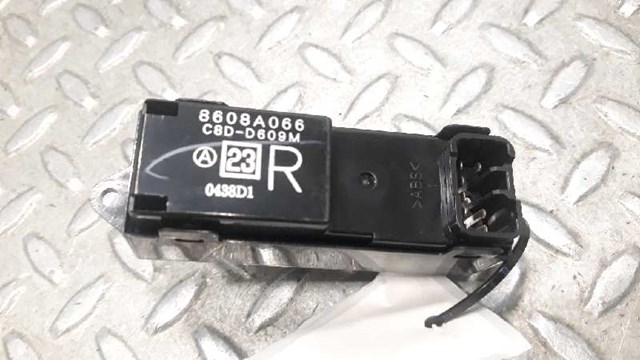 8608A066 Кнопочный блок управления стеклоподъемником задний правый купить Полтава