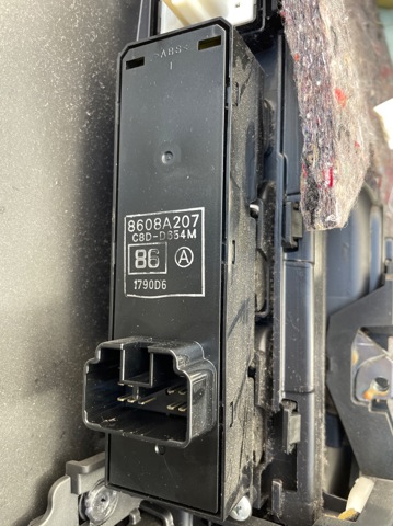 MITSUBISHI 8608A207 Кнопочный блок управления стеклоподъемником передний левый в наличии Житомир
