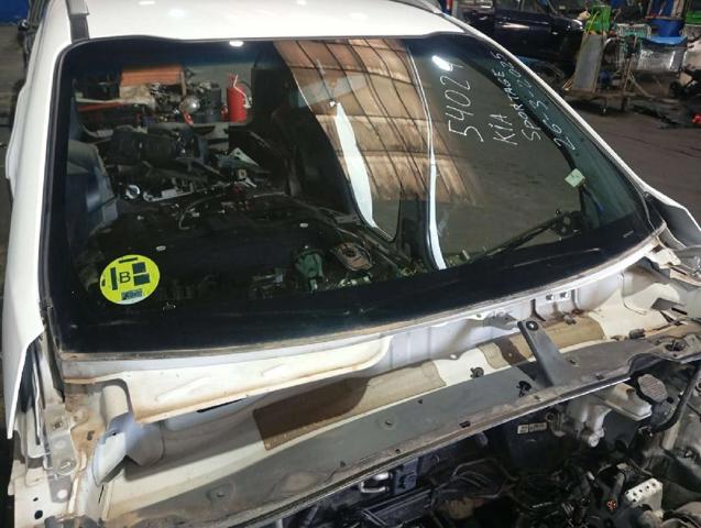 HYUNDAI 861103U040 Стекло лобовое  в наличии Полтава