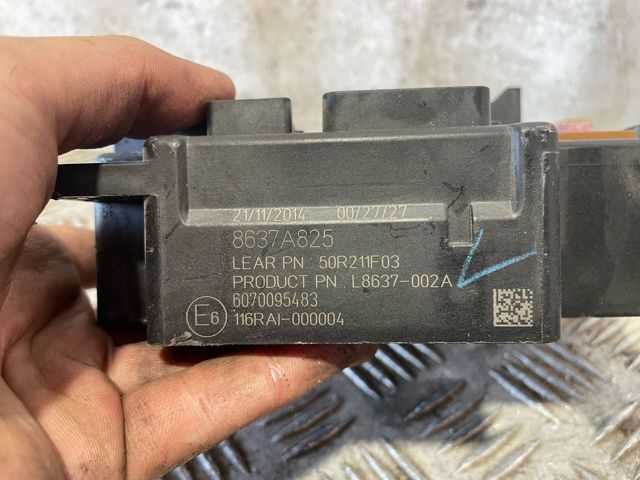 MITSUBISHI 8637A825 Блок предохранителей задний салонный в наличии Киев