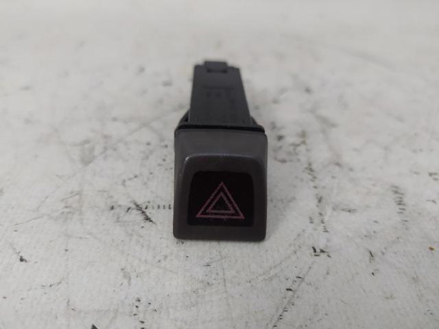 Botão de ativação do sinal de emergência Volvo S40 2 MS