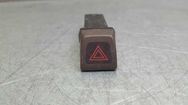 Botão de ativação do sinal de emergência 8651399 VOLVO