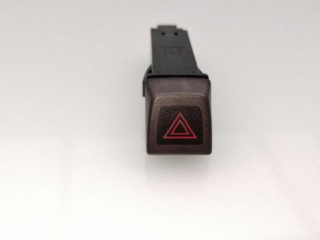 Botão de ativação do sinal de emergência 8651399 VOLVO