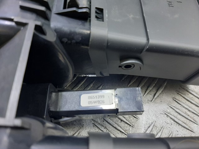 Botão de ativação do sinal de emergência 8651399 VOLVO