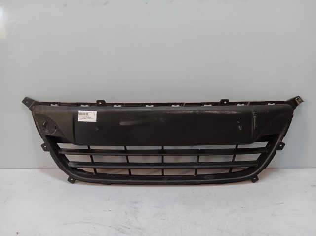 HYUNDAI 865611J000 Решетка бампера переднего в наличии Кривой Рог