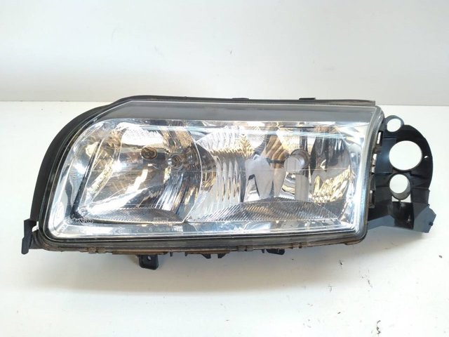 Luz esquerda 8662855 Volvo