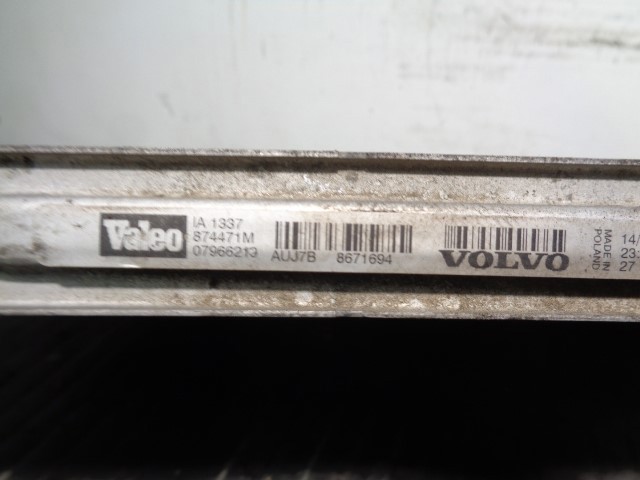 VOLVO 8671694 Радиатор интеркуллера в наличии Киев