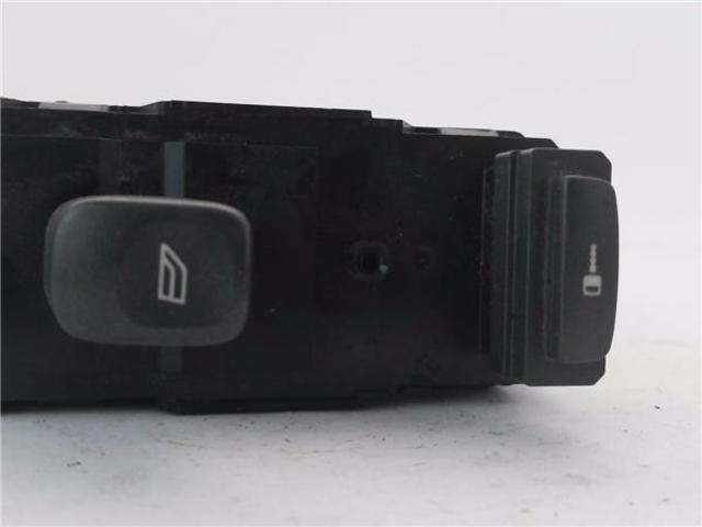VOLVO 8673187 Кнопка включения мотора стеклоподъемника передняя правая в наличии Чернигов