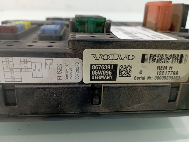 VOLVO 8676391 Блок предохранителей задний салонный в наличии Харьков