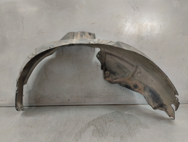 Guarda-barras direito do pára-lama dianteiro 868122E010 HYUNDAI