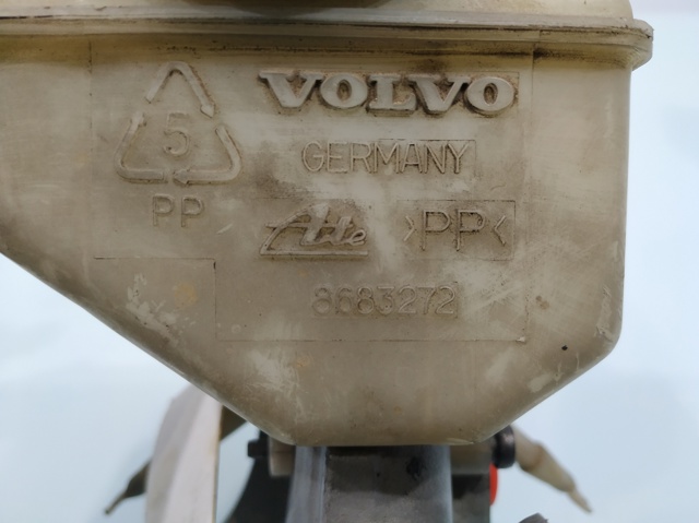 VOLVO 8683272 Бачок главного тормозного цилиндра (тормозной жидкости) в наличии Киев