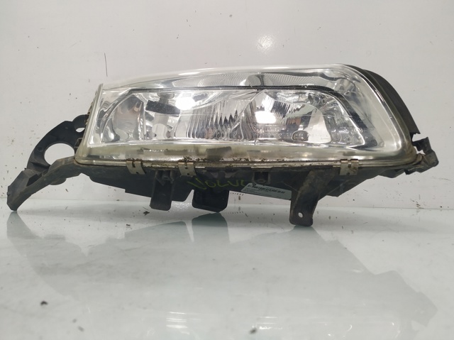 VOLVO 8693558 Фара правая в наличии Ирпень