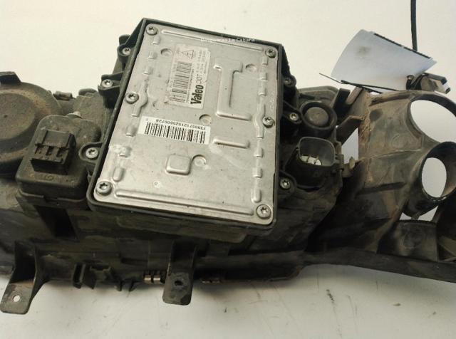 8693558 VOLVO Фара правая купить в Ужгород