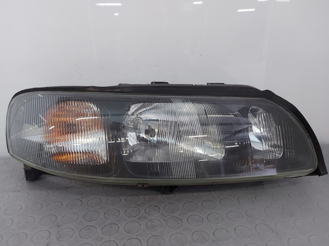 Luz direita 8693578 Volvo