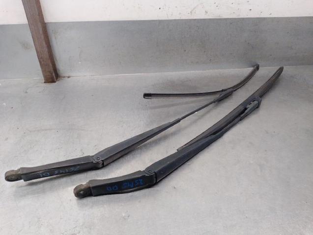 8693600 VOLVO Поводок стеклоочистителя купить в Черновцы