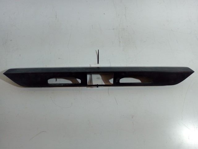 Moldura da porta traseira (de 3º/5º bagageiro) 8731017000 Hyundai/Kia