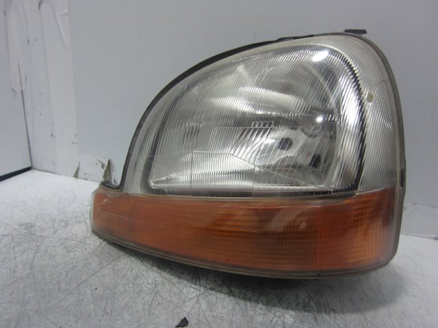 RENAULT 88204974 Левая фара в наличии Ужгород