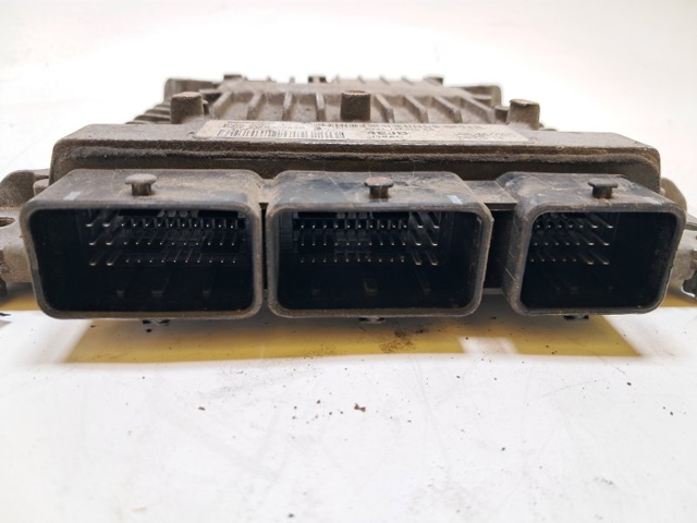 FORD 8A6AA21813AD Замок двери передней левой в наличии Ирпень