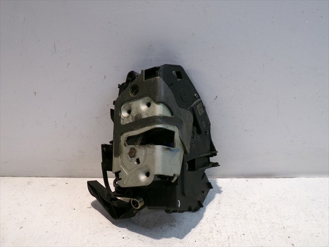 FORD 8A6AA21813AJ Замок двери передней левой в наличии Павлоград