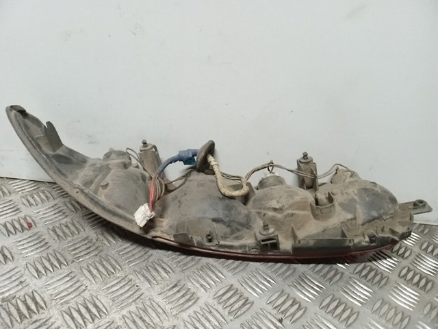 Lanterna traseira esquerda 8BE451160 MAZDA