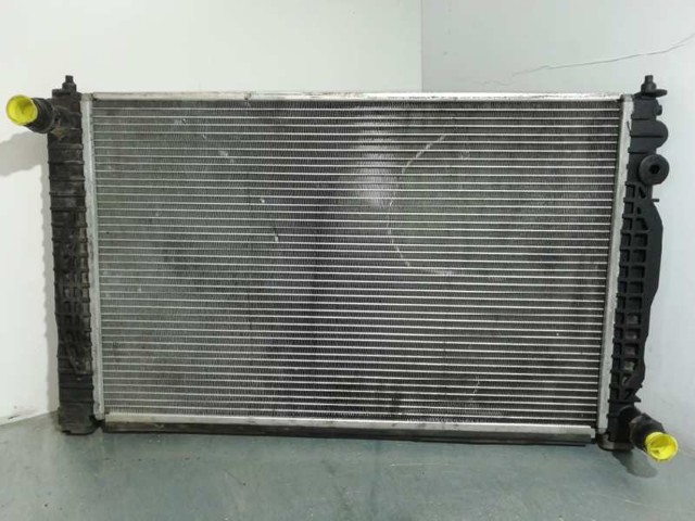 Radiador de esfriamento de motor 8D0121251N VAG