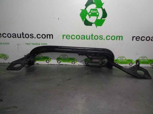 Consola de coxim (apoio) dianteira de motor 8D0199335P VAG/Audi